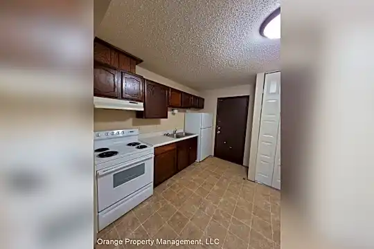 220 Gateway Dr NW Photo 2