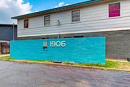 1906 Hearthstone Dr Photo 1