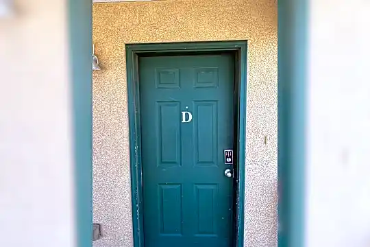 922 Village Cir Photo 2