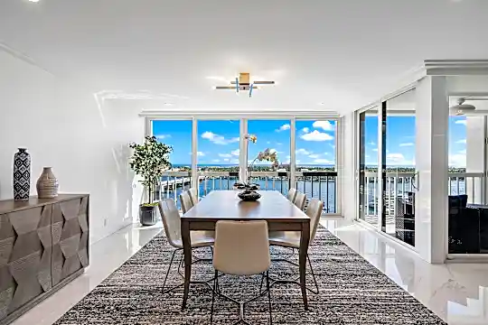 400 N Flagler Dr Photo 2
