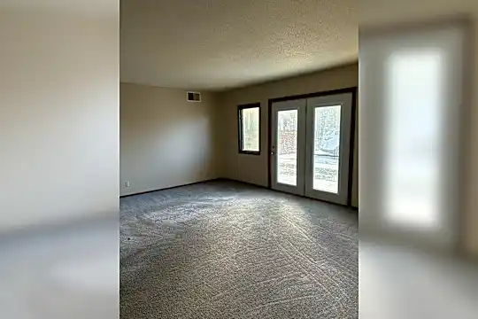 2040 Edgewood Rd NW Photo 2