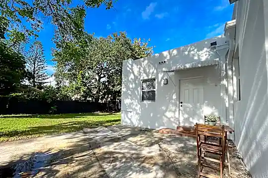 1120 NW 30th St Photo 1