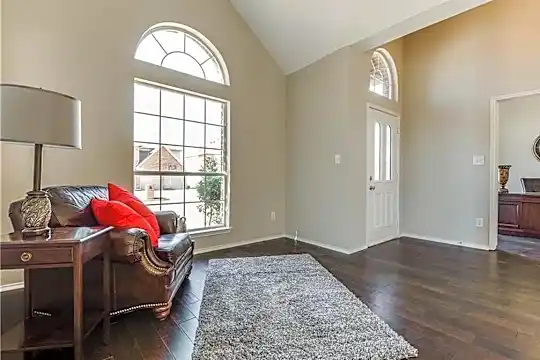 7800 Kinman Ln Photo 2