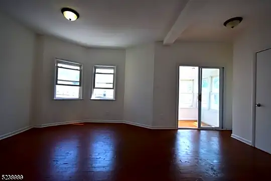 143 Isabella Ave #2 Photo 2