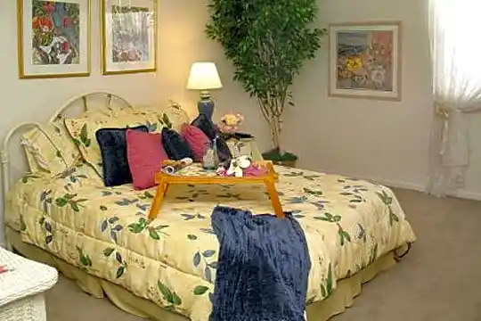 Wimbledon Court Townhomes Photo 2