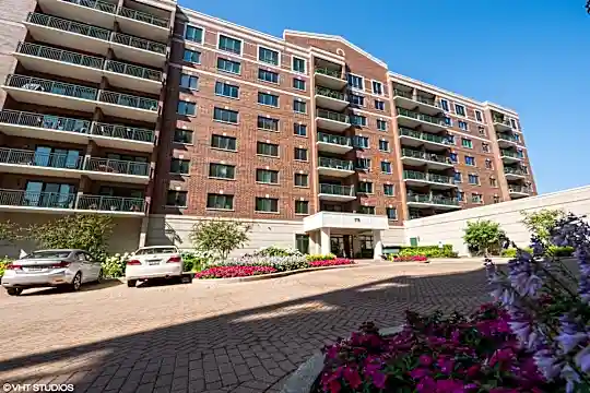 770 Pearson St #2-211 Photo 1