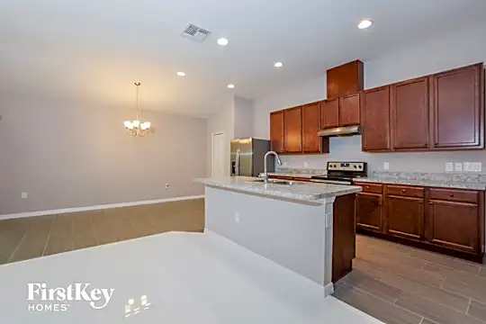 111 Park Hurst Ln Photo 2