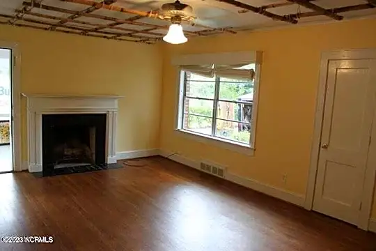 1705 E 4th St Photo 2