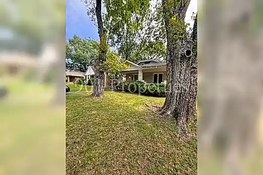582 Loeb St Photo 2