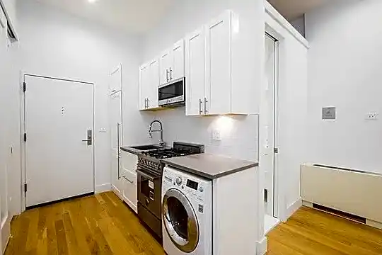 210 E 22nd St Photo 1