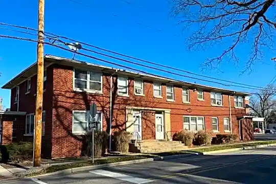 182 W North St Photo 1