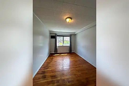 2422 Wilson Ave Photo 2