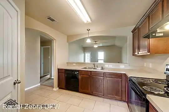 2900 Carolina Dr Photo 1