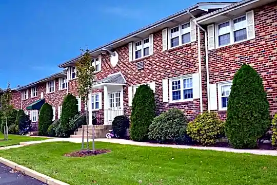 Broadmore Apartments Photo 1