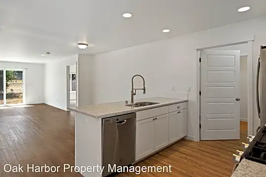 1735 NW 5th Ave Photo 2