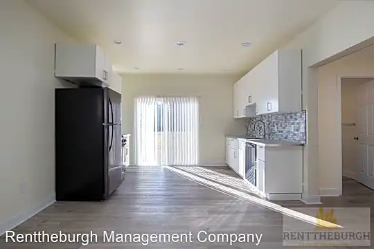 2124 Spring St Photo 1