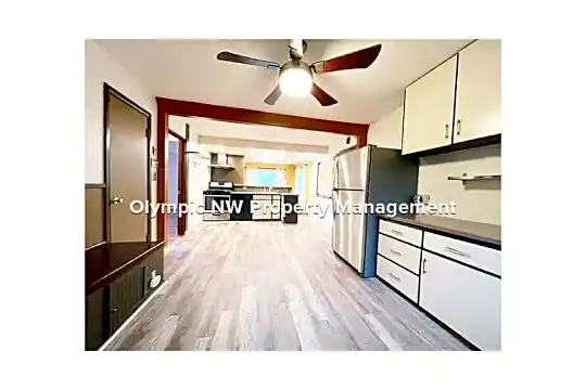 1616 Perry Ave Photo 2