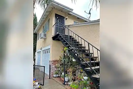 1697 Pomona Blvd Photo 1
