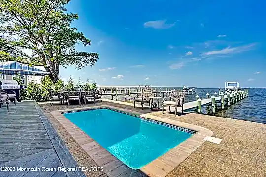 49 Pershing Blvd Photo 1