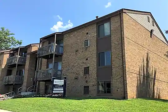 White Oaks Apartments Photo 1