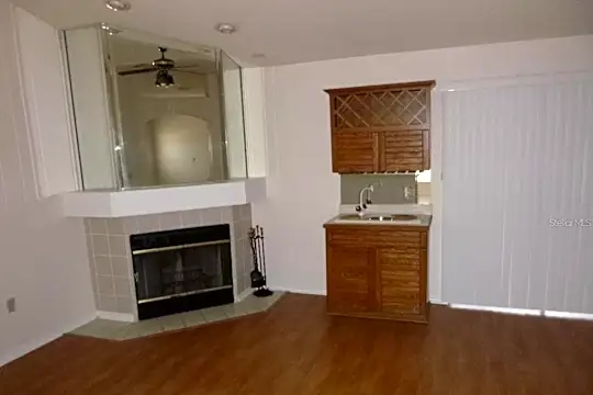 1711 Compton St Photo 2