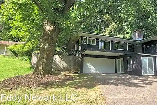 106 Valley Dr Photo 1