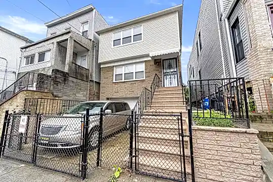 135 Myrtle Ave #2 Photo 2