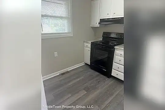 284 Williams St Photo 2