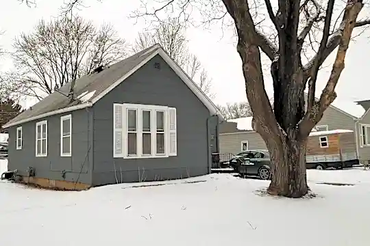 551 N Pearl St Photo 1