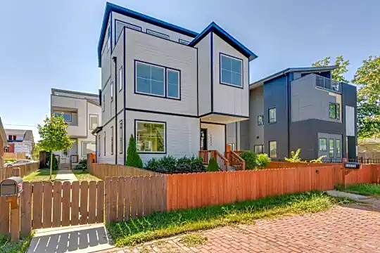 1403 10th Ave N Photo 1