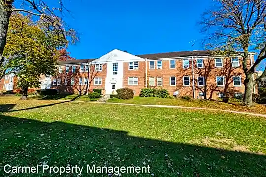 1832 Forest Hills Blvd Photo 2