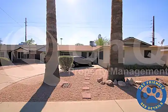 8407 East Crestwood Way, Unit A Photo 2