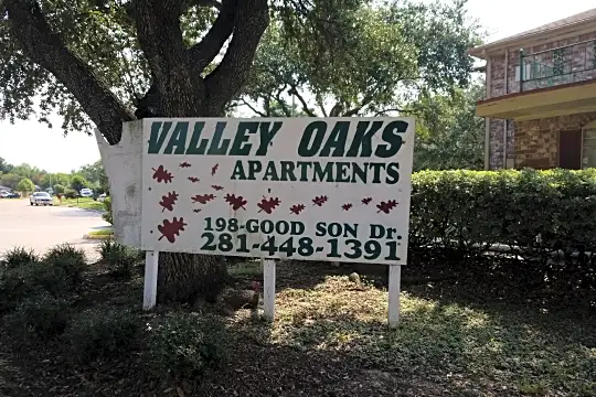 Valley Oaks Apartments Photo 2