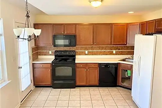 5517 Tanglewood Ln Photo 2