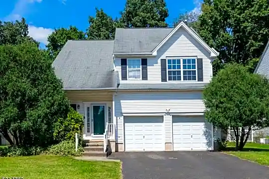 43 Huntley Way Photo 1