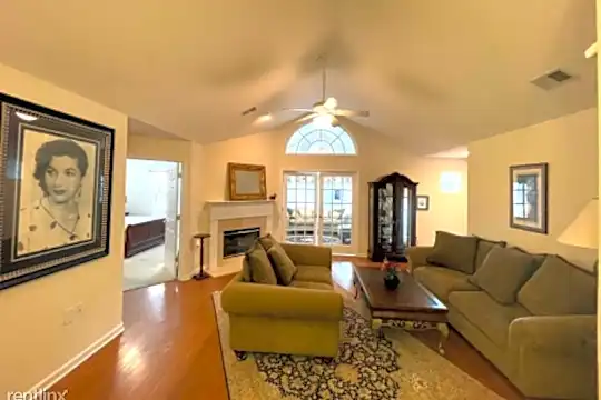 2956 Oakside Cir Photo 1