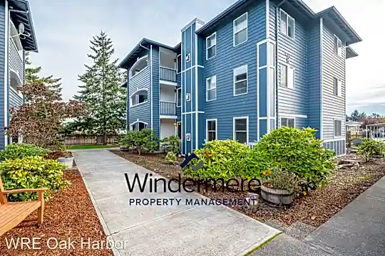 300 N Oak Harbor St Photo 1
