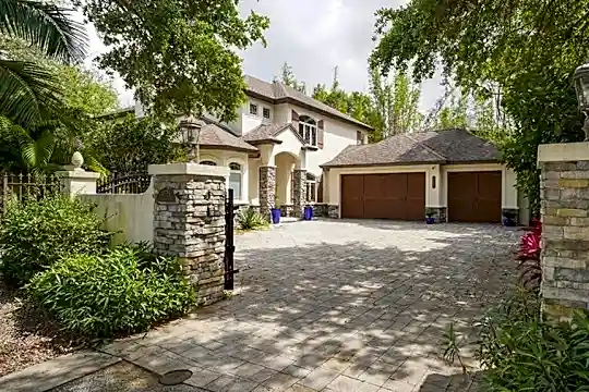 1725 Bonita Ln Photo 1