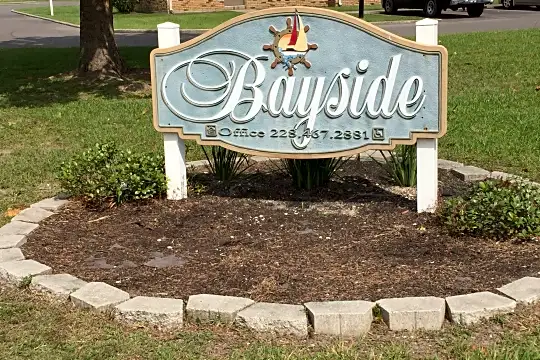 Bayside Apartments Photo 2
