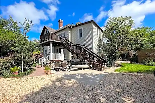 1046 Success Ave Photo 1