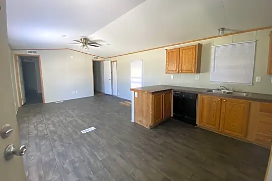 1157 W Kenedy Ave Photo 2