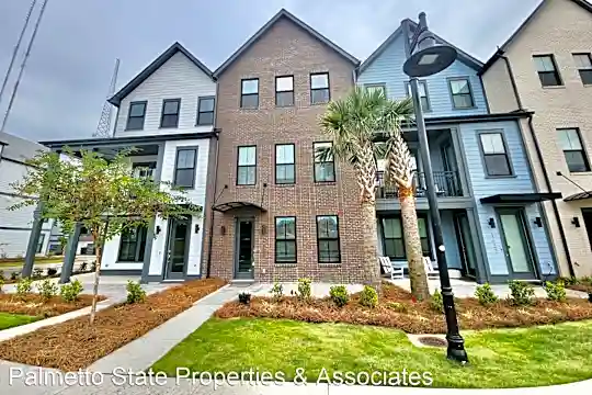 1624 Florentia St Photo 2