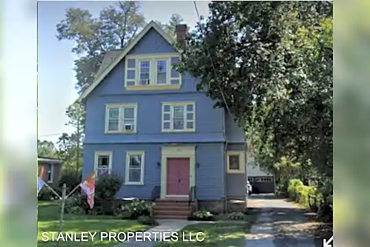 252 E Main St