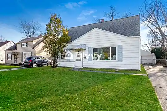 26900 Zeman Ave Photo 1
