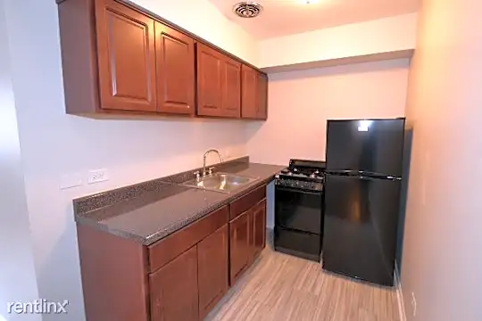1040 W Hollywood Ave Photo 2