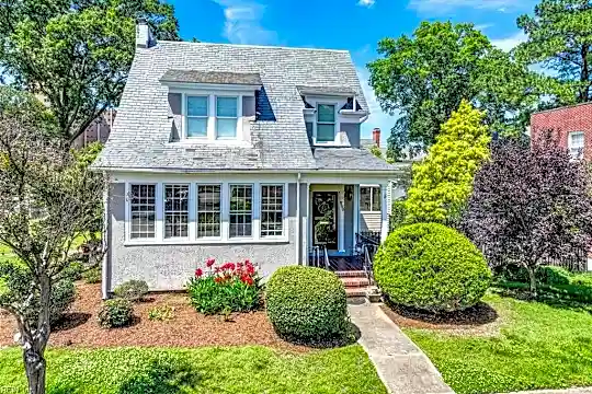 550 Elizabeth Pl Photo 2