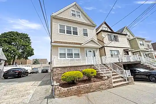 37 E 46th St #3 Photo 1