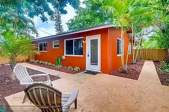 1720 NE 8th Ave #B Photo 1