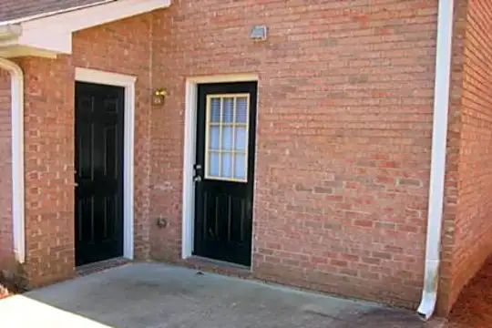 Cresthill Townhomes Photo 2