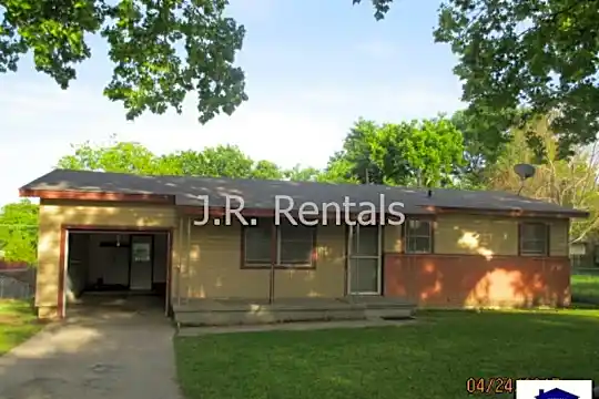 2121 Circle Dr Photo 2